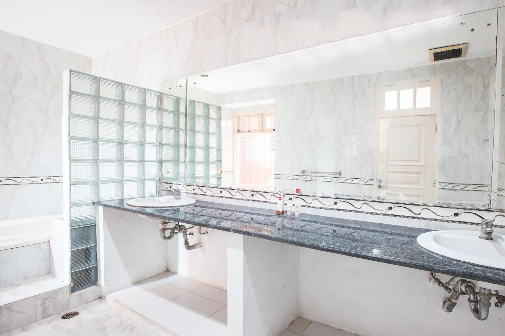 Capital O 332 Residence G17 Kemang Jakarta Extérieur photo